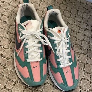 Nike Air Max Dawn sneaker